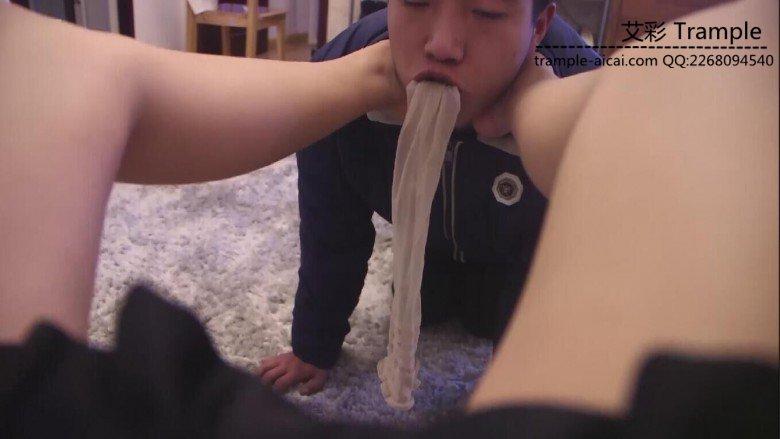 艾丝女王—双家奴跪等女王回家伺候