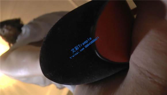 馨雨长腿踩脖子