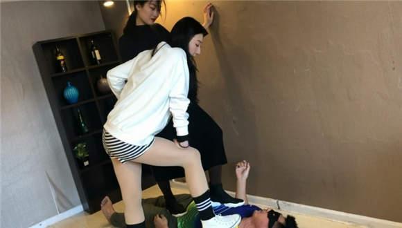 舞团少女的特殊玩具