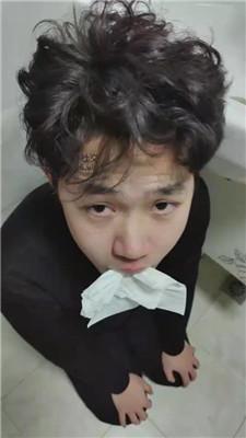 【阿漾】沉浸式闻舔超臭白棉袜 JS250111-42