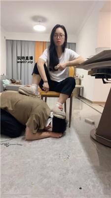 【南月女神】骑马伺候吃早餐-舔马桶-舔玉足 JS250314-7