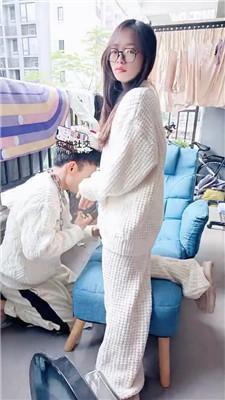 【南月女神】白袜踩踏-阳台下跪伺候 JS250218-1