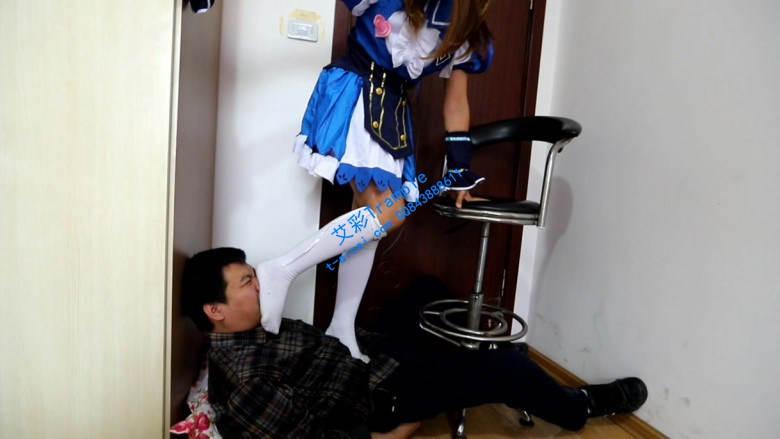 【奕潇】脚尖跳踩强迫舔内裤的污渍