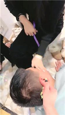 【玥樾】开发闺蜜当S-胯下辱坐垫/吃烟灰/舔高跟