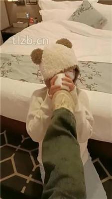 【爱可呀】双S-伺候超模学姐-胯下羞辱/舔脚清理鞋底