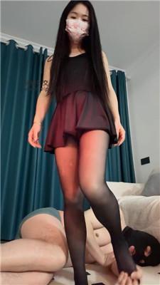 【辣辣bb】高跟美腿踩虐-强制鞭打 bf50484