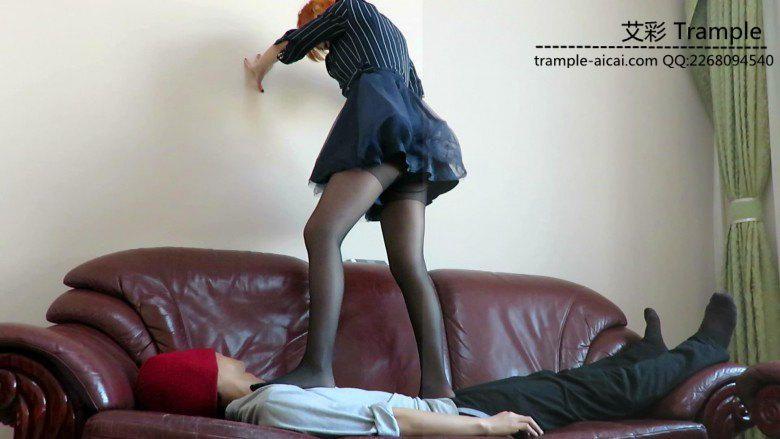 车模炎主黑丝践踏身体下体膝盖全体重跪身！