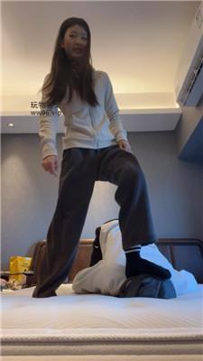 【伊未】坐脸窒息-黑棉袜踩虐 bf49815