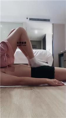 【米小糖】滴蜡-白袜脚踩虐 JS250331-44