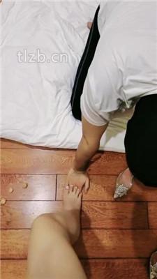 【宝儿】踩踏喂食/黑丝美腿诱惑调