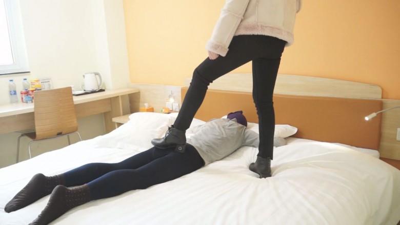 新人学生妹牛仔裤原味短靴初踩