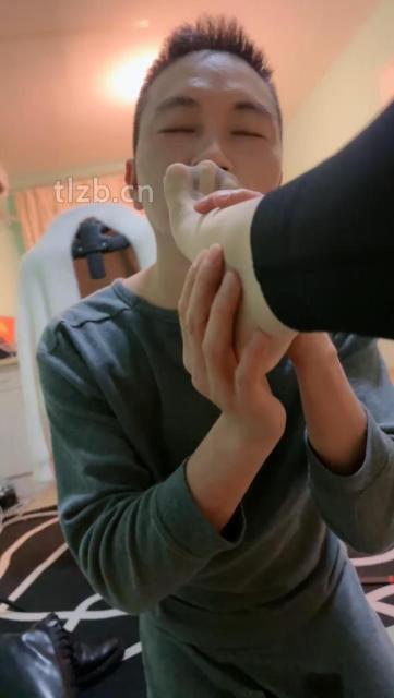 【柒柒学姐】高跟踩狗舌/舔长靴脏鞋底/踩踏碾压