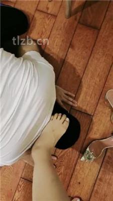 【宝儿】踩踏喂食/黑丝美腿诱惑调