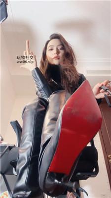 【倪小主】清理靴底    250222-13