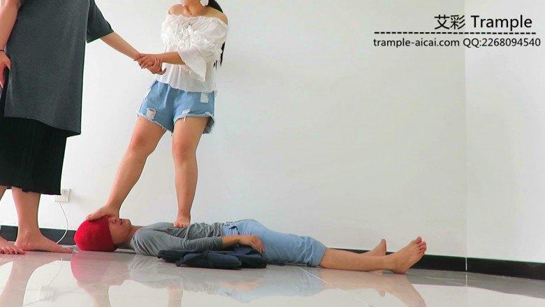 双胖主听音乐在贱狗身上韵律踩踏！