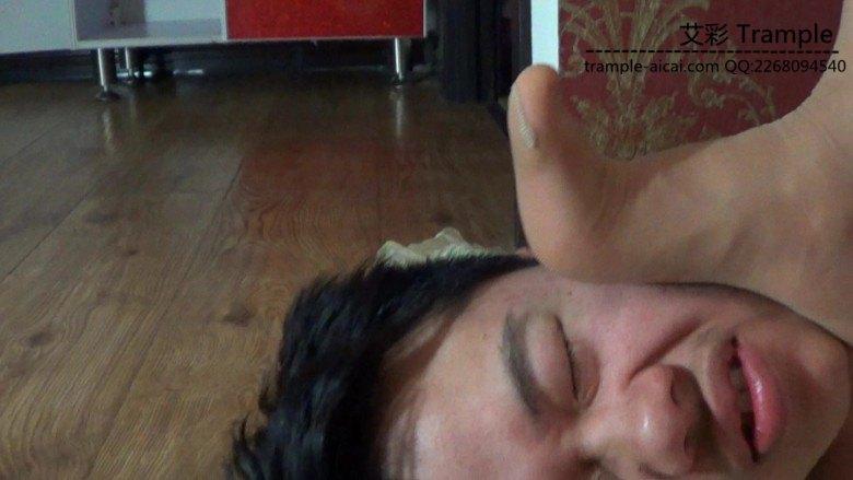 黑冰高跟丝袜踩瘦猴