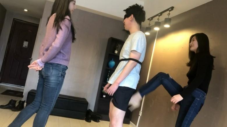 舞蹈系少女虐踩小奶狗