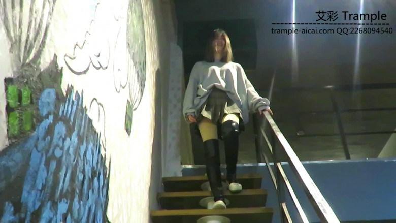 【AJ女主】学生段裙装黑长靴骑乘踩踏！