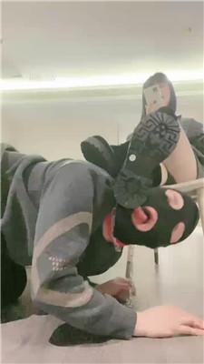 【颜值S】给狗子立规矩–耳光/鞭打/踢踹口水