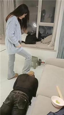 【小殿下】雪地靴践踏抖M家奴