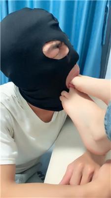 【小鱼饼干】近距离裸足狂舔 JS250414-25