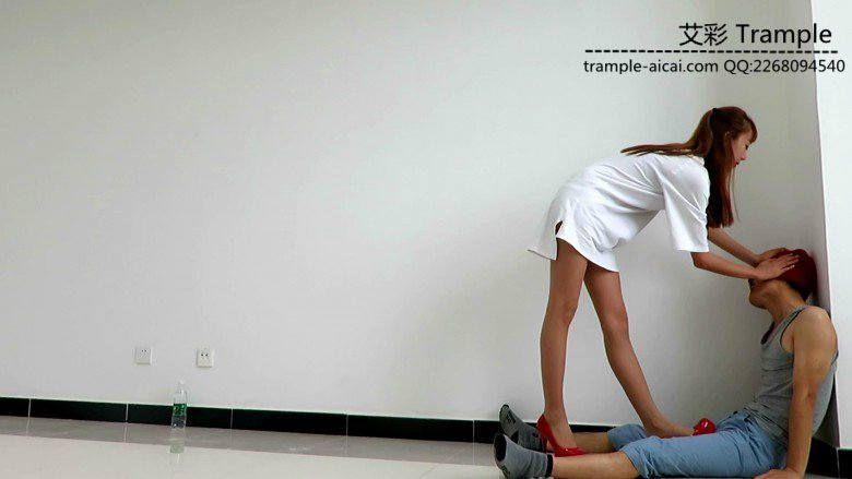 00后天使女主剧情！暴打街头小混混！