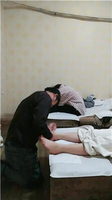 【鸿运】双S-沐足店做技师的狗【双视角版】 JS250416-15