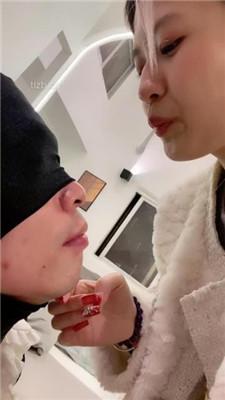 【甜味药丸】调变装狗-原味脚插嘴/丝袜捂脸窒息/骑狗脖/喂圣水