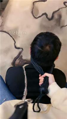 【佳佳】运动鞋白袜踩虐/骑马遛狗