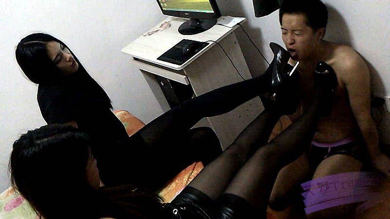 偷闻美女脚的下场