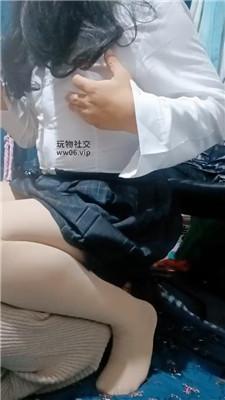 【伪娘和人妻】肉丝脚踩虐蓬头垢面狗 bf50546