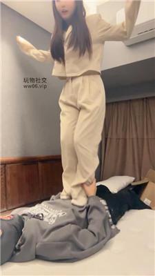 【球球】职场女神白袜脚踩虐 bf51502