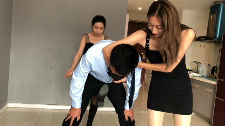 女职员怒惩变态上司