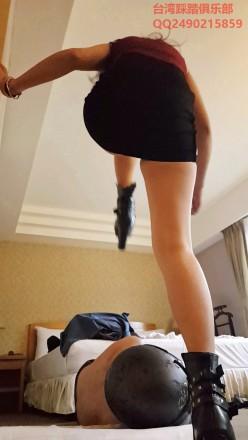 高跟靴超狠跺头