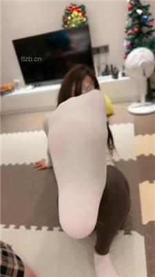 【橙宝】双母畜-舔脚发骚/转胯/白袜脚插嘴/提档