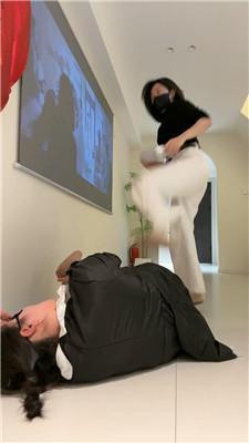 【辣姐】雪地靴连环踢裆/抽耳光/舔脏鞋底 bf49337