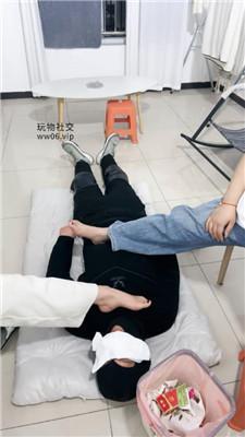 【大小姐】甘愿做姐妹花的脚下奴 JS250219-10