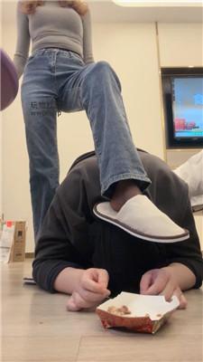 【酒鸽】强制闻鞋/物化家具奴/脚下喂食 bf49572