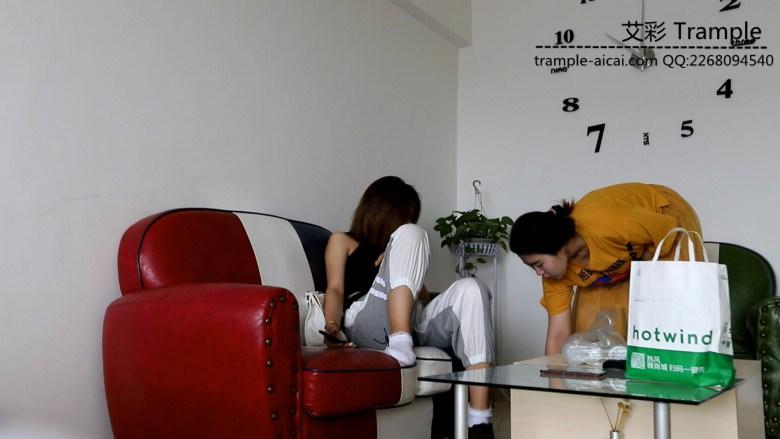 偷拍学姐第五弹 夏天的雪地靴 续