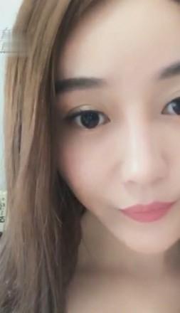 VIVI-第一视角踩舌头