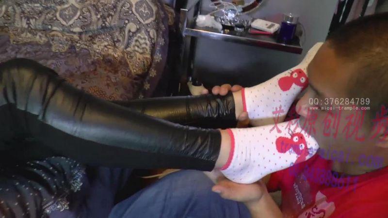 柳柳皮衣-卡通白棉袜