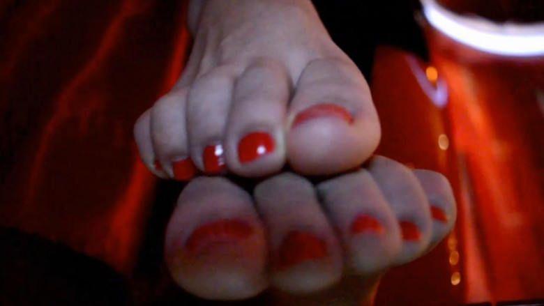 『奴隶岛』—萱萱第一视角POV调教舔玉足