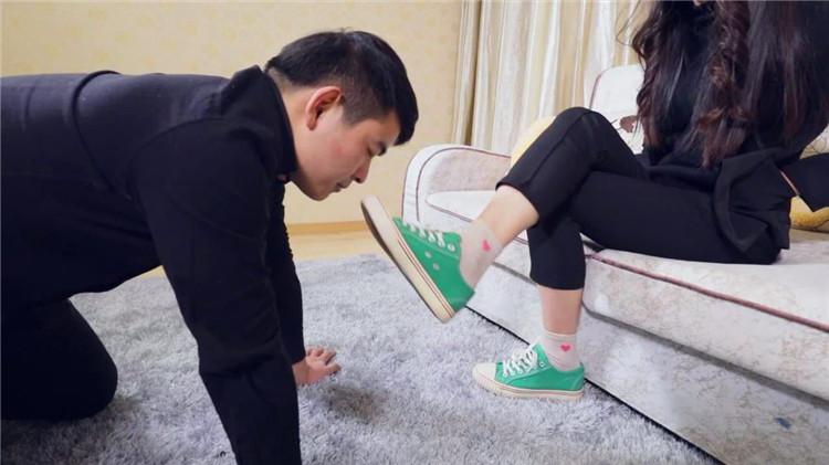 曼捌帆布鞋踩踏踩头羞辱舔鞋