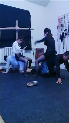 【鸿运】多女王-圈内聚会群调【双视角版】 JS250401-7