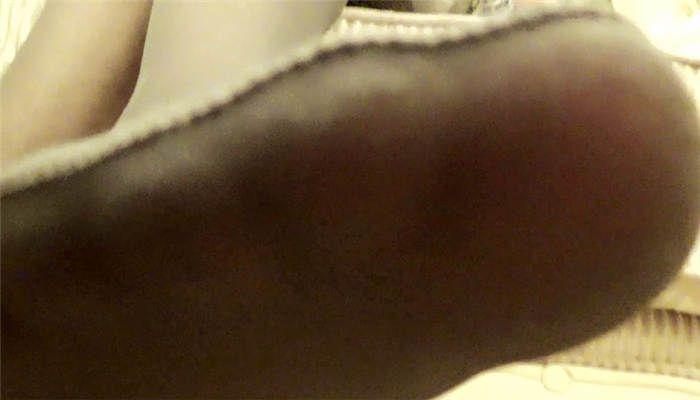 第一视角，舔鞋，舔丝袜，舔脚，全程语言羞辱挑逗，身临其境15分钟