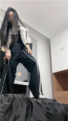 【江湖狼】学生主白袜脚踩踏  JS250417-15