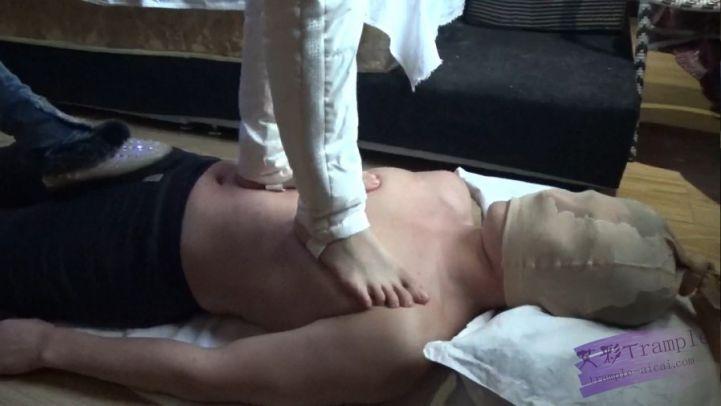 三主狠踩毯子踩出血了