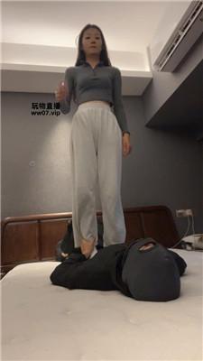 【伊未】白袜脚踩虐废物奴 bf51144