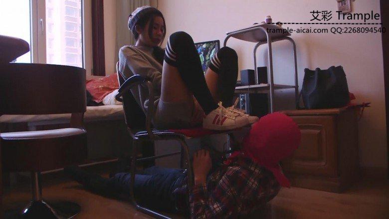 艾丝女王—边玩英雄联盟边调教贱狗