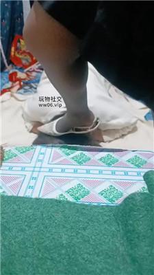 【伪娘和人妻】喜欢臭脚的蓬头垢面狗 JS250118-13